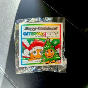 Amazon peccy Christmas pin